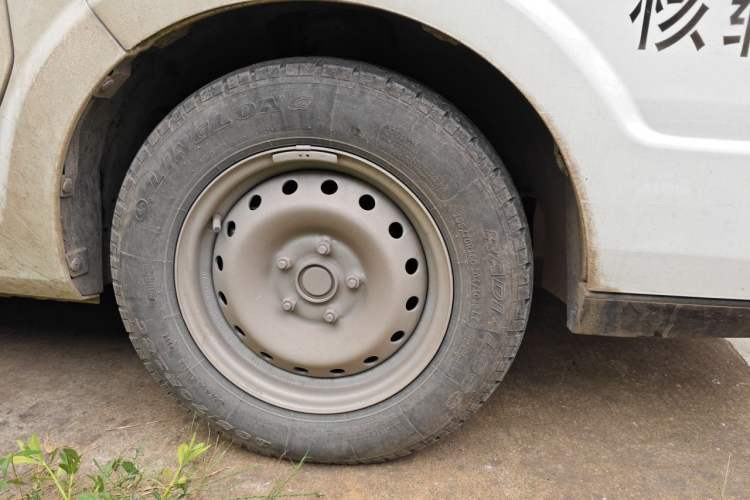 Used SRM New Energy E3L 2024 Standard 6-Seater Bus Right Front Wheel Hub