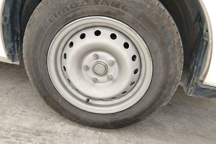Used SRM New Energy E3L 2024 Standard 6-Seater Bus Right Front Wheel Hub