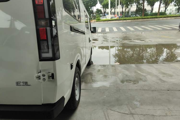 Used SRM New Energy E3L 2024 Standard 6-Seater Bus Right Rear Taillight