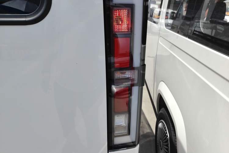 Used SRM New Energy E3L 2024 Standard 6-Seater Bus Right Rear Taillight