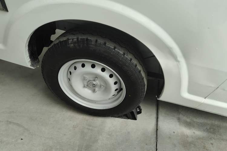 Used SRM New Energy E3L 2024 Standard 6-Seater Bus Right Rear Wheel Hub