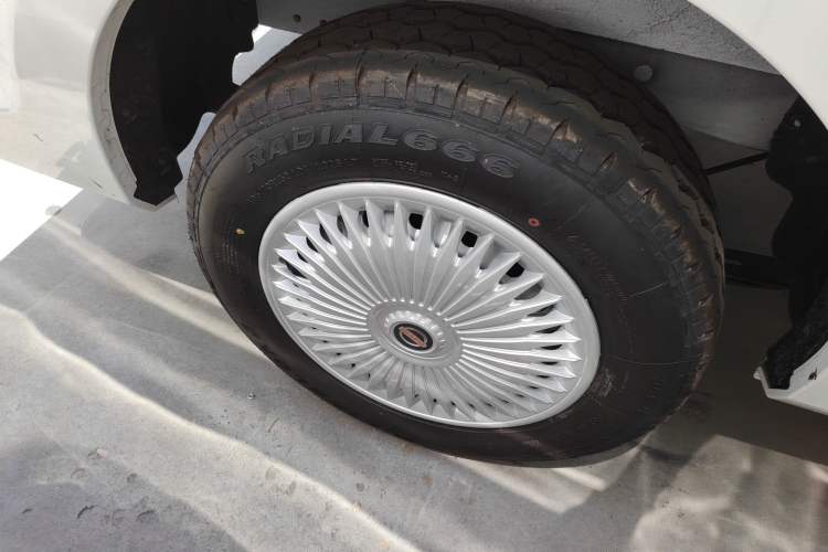 Used SRM New Energy E3L 2024 Standard 6-Seater Bus Right Rear Wheel Hub