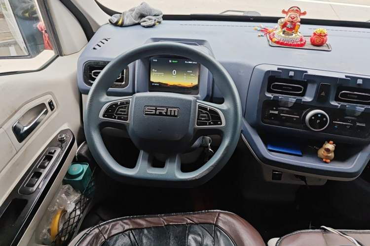 Used SRM New Energy E3L 2024 Luxury 6-Seater Bus Steering Wheel