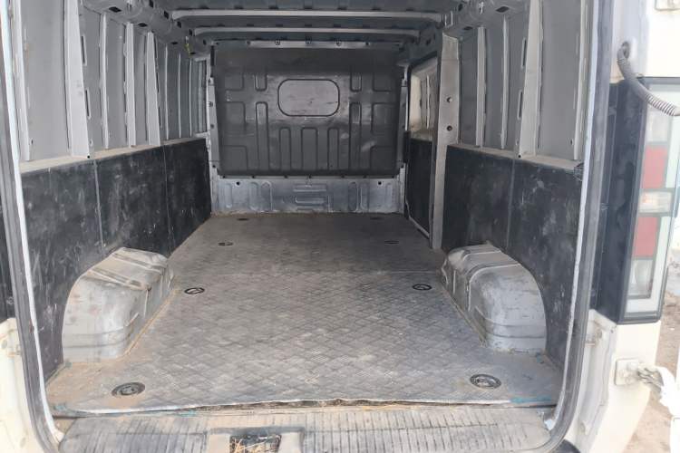 Used SRM New Energy E3L 2024 Luxury Model Trunk