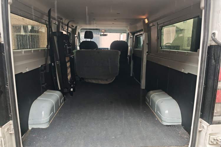 Used SRM New Energy E3L 2024 Standard 6-Seater Bus Trunk