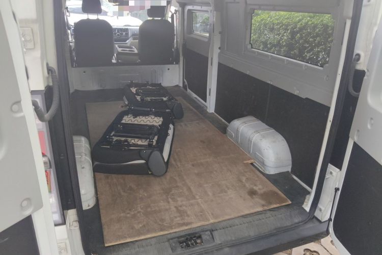 Used SRM New Energy E3L 2024 Standard 6-Seater Bus Trunk