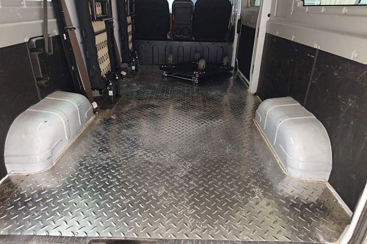 Used SRM New Energy E3L 2024 Standard 6-Seater Bus Trunk
