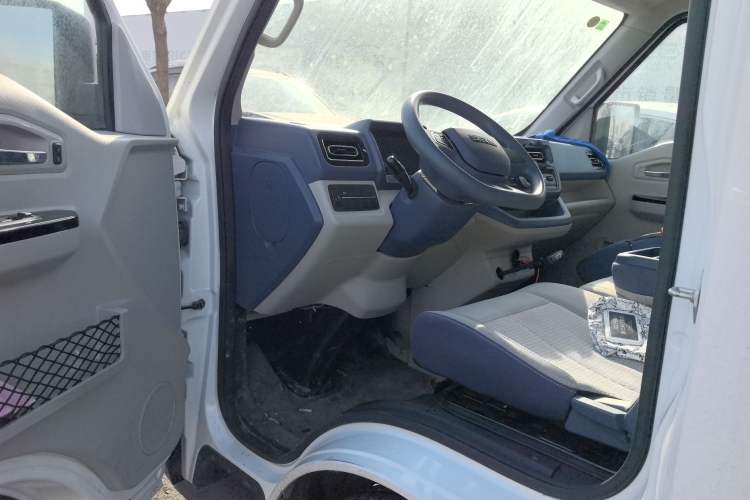Used SRM New Energy E3L 2025 Ningde 41.86kWh 305KM Practical Van Driver Seat