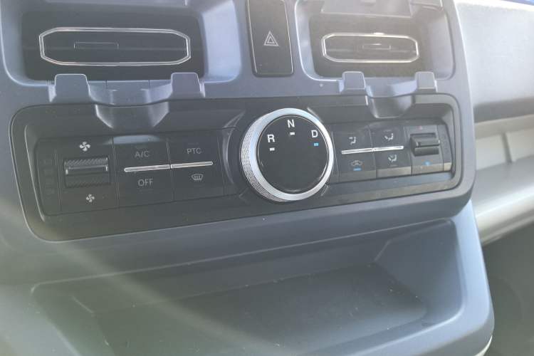 Used SRM New Energy E3L 2025 Ningde 41.86kWh 305KM Practical Van Gear Lever