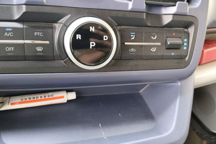 Used SRM New Energy E3L 2025 Ningde 41.86kWh 305KM Practical Van Gear Lever