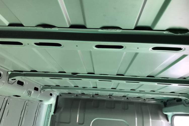 Used SRM New Energy E3L 2025 Ningde 41.86kWh 305KM Practical Van Headliner