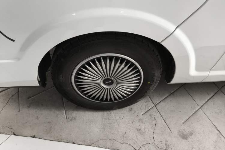 Used SRM New Energy E3L 2025 Ningde 53.58kWh 365KM Practical Bus Left Front Wheel Hub