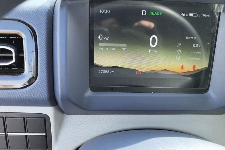 Used SRM New Energy E3L 2025 Ningde 41.86kWh 305KM Practical Van Odometer Close Up