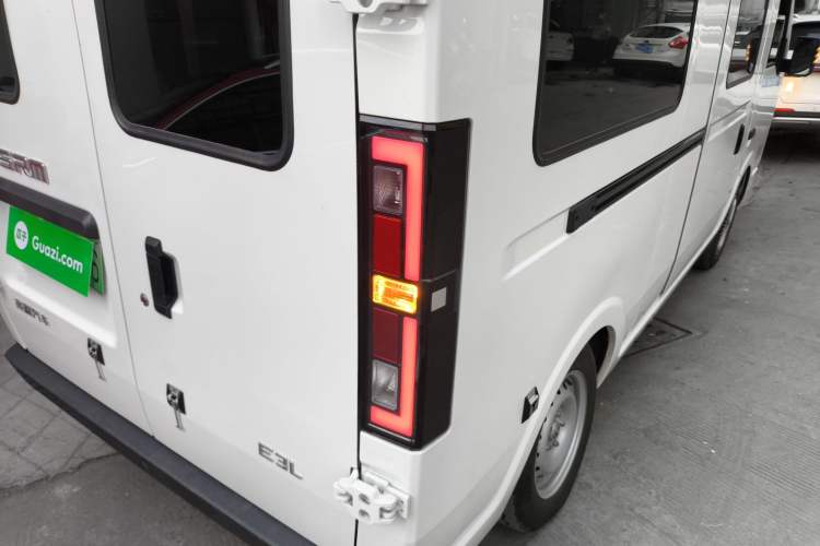 Used SRM New Energy E3L 2025 Ningde 53.58kWh 365KM Practical Bus Right Rear Taillight