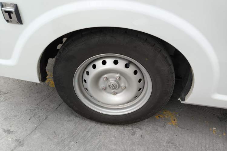 Used SRM New Energy E3L 2025 Ningde 53.58kWh 365KM Practical Bus Right Rear Wheel Hub