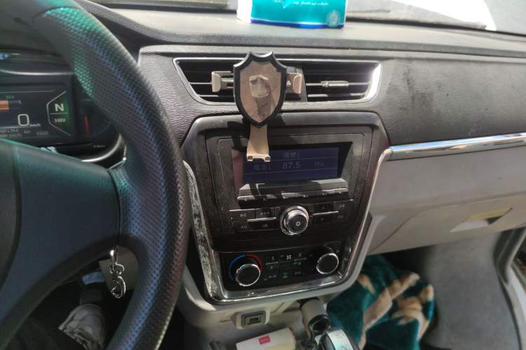 Used SRM New Energy Haishi EV 2018 EV300 Wealth Edition Audio And AC Panel
