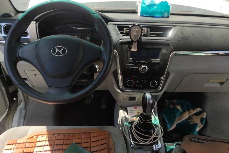 Used SRM New Energy Haishi EV 2018 EV300 Wealth Edition Center Console