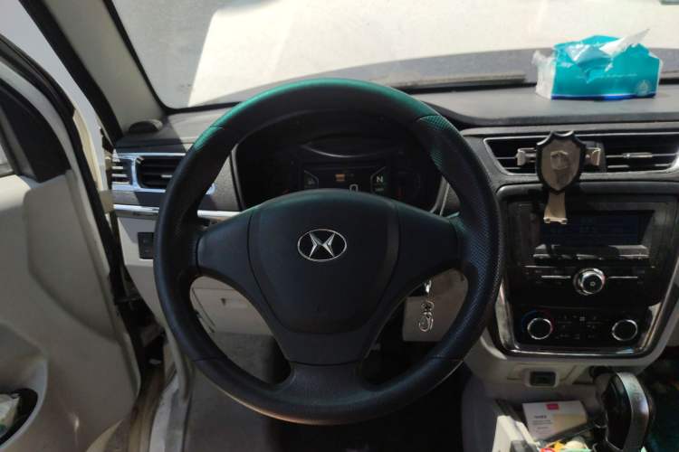 Used SRM New Energy Haishi EV 2018 EV300 Wealth Edition Steering Wheel