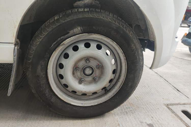 Used SRM New Energy Haishi EV 2021 Standard Model Right Front Wheel Hub