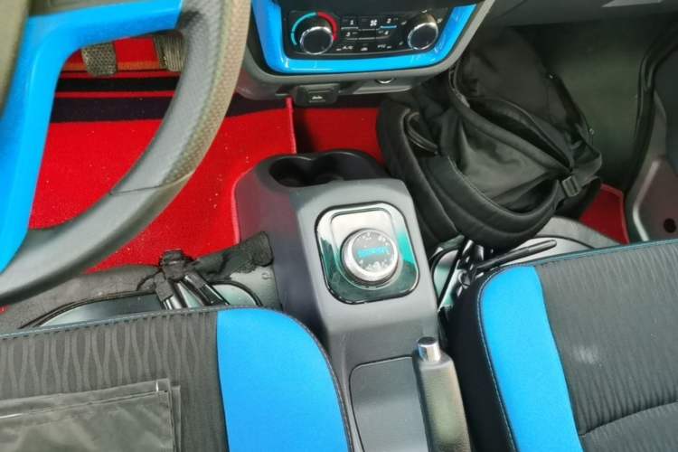 Used SRM New Energy T3L EV 2023 Pickup Truck 41.86 kWh Gear Lever