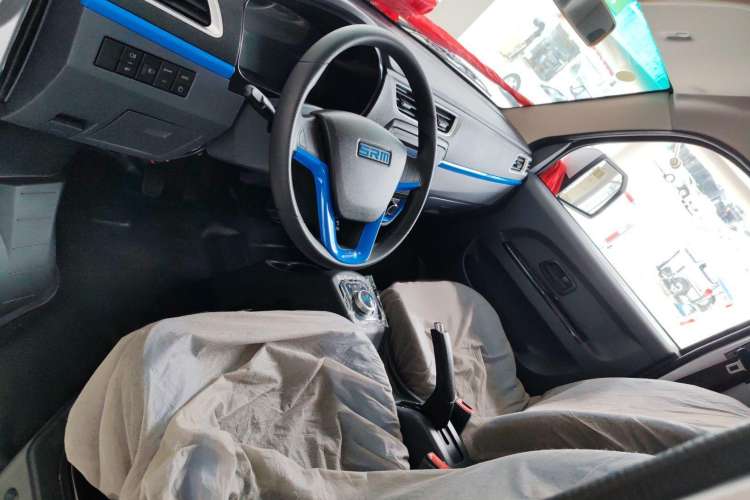 Used SRM New Energy T3L EV 2023 Pickup Truck 41.86 kWh Interior 1