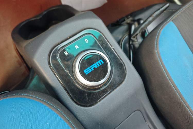 Used SRM New Energy T3L EV 2024 Model—Flatbed Truck, 42.3 kWh Gear Lever