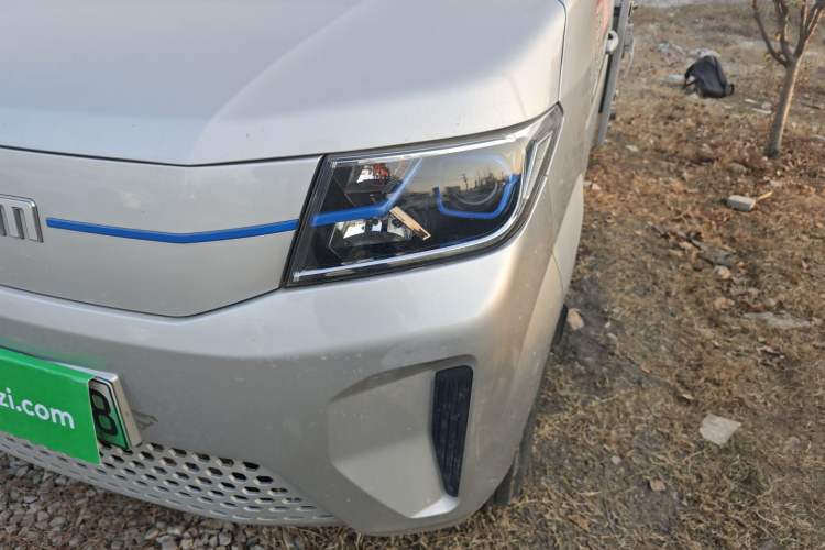 Used SRM New Energy T3L EV 2024 Model—Flatbed Truck, 42.3 kWh Left Front Headlight