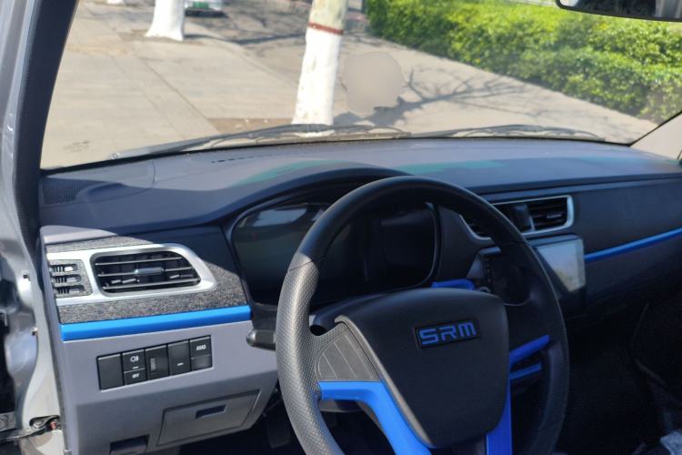 Used SRM New Energy T3L EV 2025 Model—Fudi 42.3 kWh, 3.2-meter Flatbed Truck Center Console