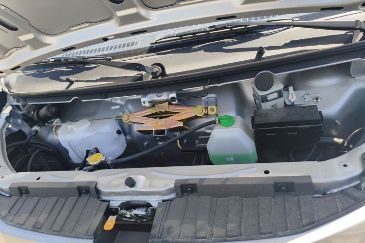 Used SRM New Energy T3L EV 2025 Model—Fudi 42.3 kWh, 3.2-meter Flatbed Truck Engine Bay