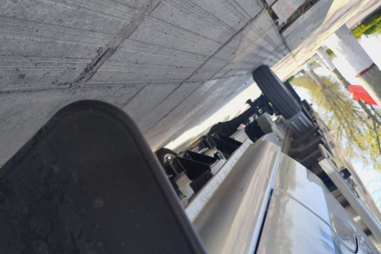 Used SRM New Energy T3L EV 2025 Model—Fudi 42.3 kWh, 3.2-meter Flatbed Truck Right Side Sill
