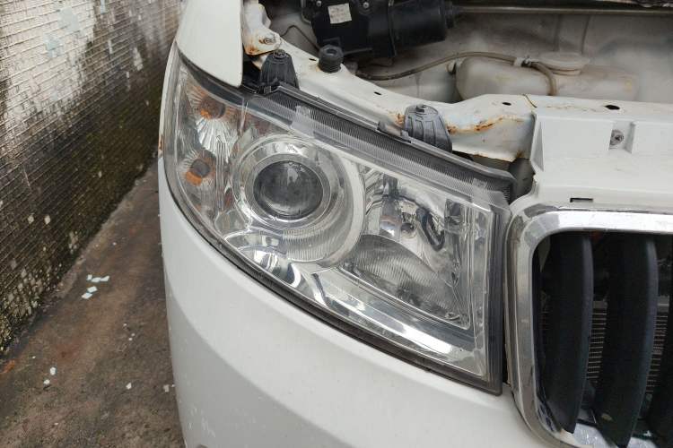 Used SRM New Energy Xiaohaishi EV 2019 Standard Model Right Front Headlight