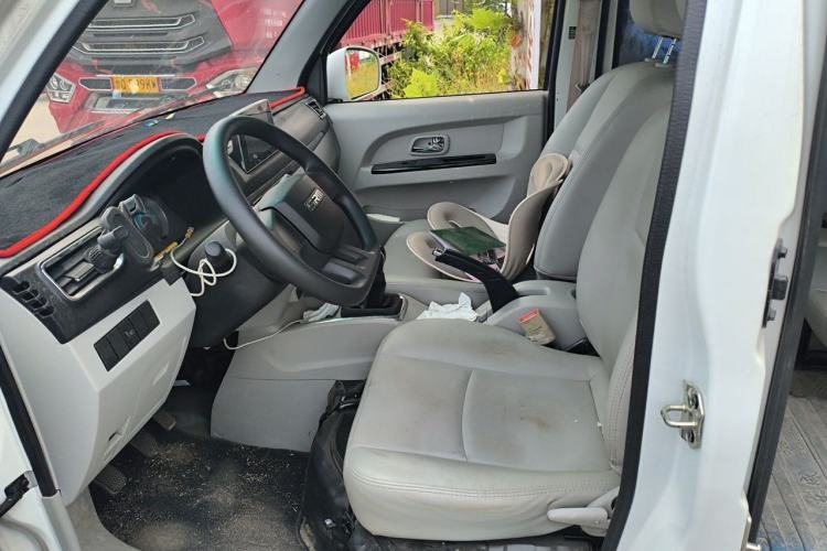 Used SRM New Haishi X30L 2024 1.5L Business Edition Passenger Van 5/6/7 Seats Central Air Conditioning Version SWJ15 Left Front Seat