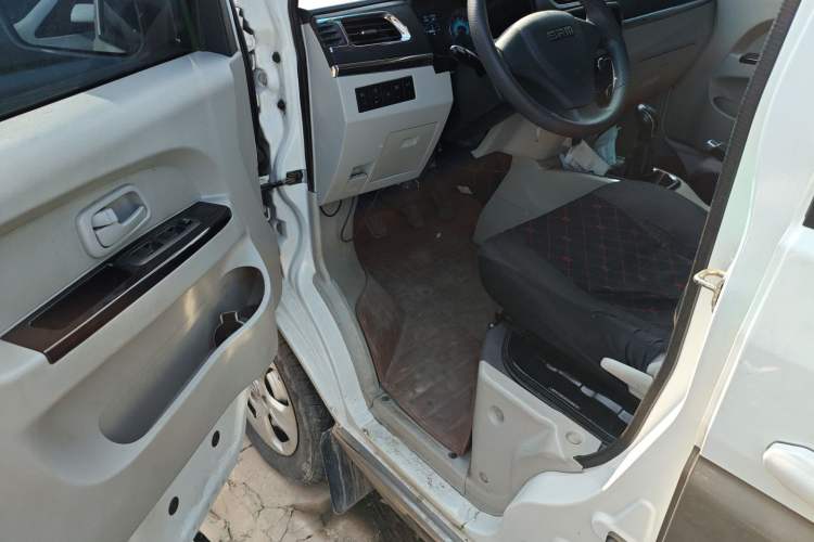 Used SRM New Haishi X30L 2024 1.5L CNG Super Enjoyment Version Passenger Van 6/7 Seats SWCC15M Driver Seat