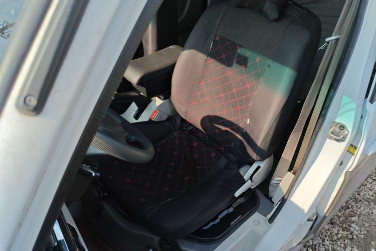 Used SRM New Haishi X30L 2024 1.5L CNG Super Enjoyment Version Passenger Van 6/7 Seats SWCC15M Left Front Seat