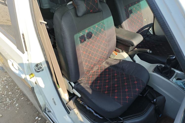 Used SRM New Haishi X30L 2024 1.5L CNG Super Enjoyment Version Passenger Van 6/7 Seats SWCC15M Right Front Seat
