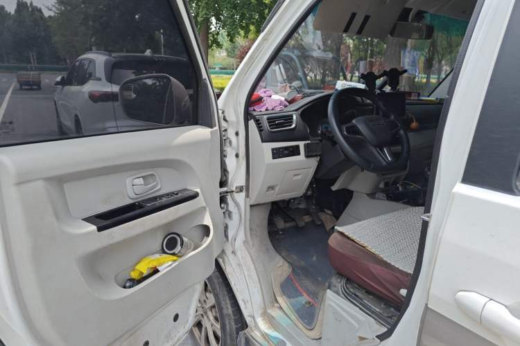 Used SRM New Haishi X30L 2025 1.5L Wealth Edition Minibus 5/6/7 Seats Central Air Conditioning Double Doors Driver Seat