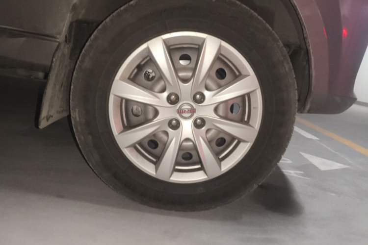 Used SRM New Haishi X30L 2025 1.6L Wealth Edition Van 2/5 Seats Front-mounted Air Conditioning Double Doors Right Front Wheel Hub