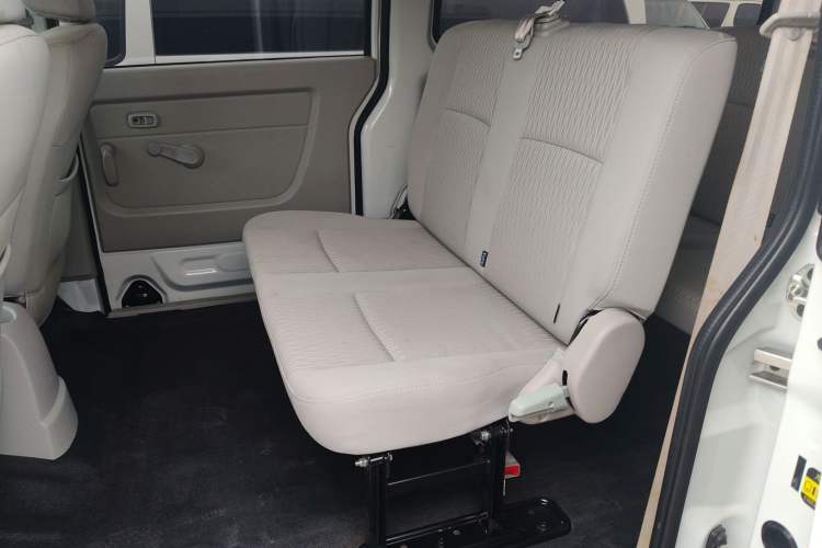 Used SRM New Haishi X30L 2025 1.5L Wealth Edition Minibus 5/6/7 Seats No Air Conditioning Double Doors Left Rear Seat