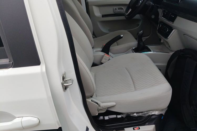 Used SRM New Haishi X30L 2025 1.5L Wealth Edition Minibus 5/6/7 Seats No Air Conditioning Double Doors Right Front Seat