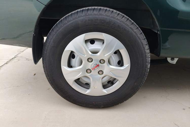 Used SRM New Haishi X30L 2025 1.5L Wealth Edition Minibus 5/6/7 Seats No Air Conditioning Double Doors Right Rear Wheel Hub
