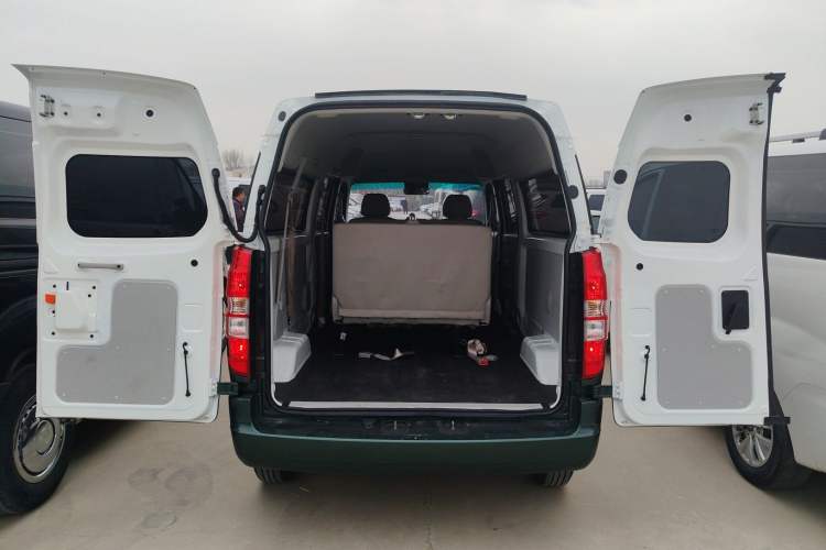 Used SRM New Haishi X30L 2025 1.5L Wealth Edition Minibus 5/6/7 Seats No Air Conditioning Double Doors Trunk