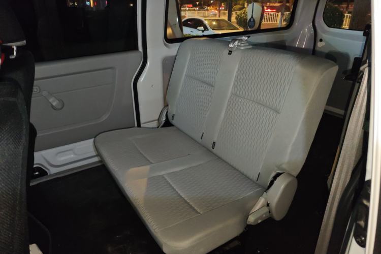 Used SRM New Haishi X30L 2025 1.5L Wealth Edition Minibus 5/6/7 Seats No Air Conditioning Double Doors Interior 4