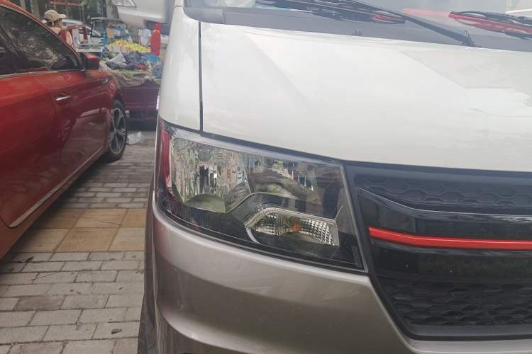 Used SRM New Haishi X30L 2025 1.5L Wealth Edition Minibus 5/6/7 Seats Central Air Conditioning Double Doors Right Front Headlight