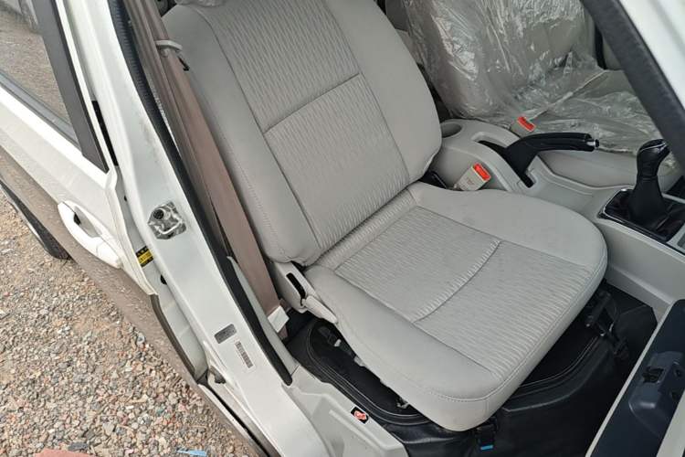 Used SRM New Haishi X30L 2025 1.5L Wealth Edition Minibus 5/6/7 Seats Central Air Conditioning Double Doors Right Front Seat
