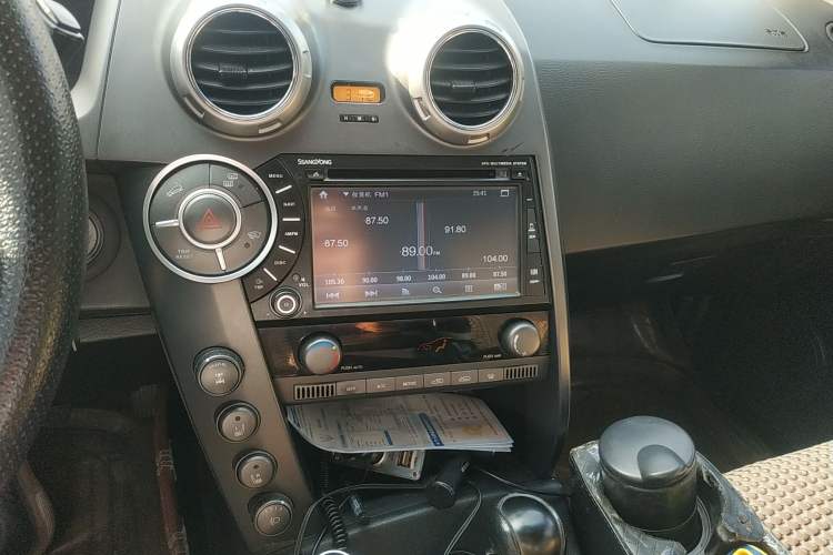 Used SsangYong Actyon 2011 2.0T Four-Wheel-Drive Luxury Diesel Edition Audio And AC Panel