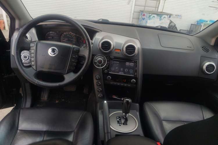 Used SsangYong Actyon 2011 2.0T Four-Wheel-Drive Luxury Diesel Edition Center Console