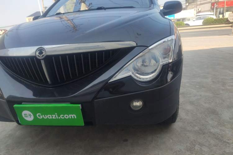 Used SsangYong Actyon 2011 2.0T Four-Wheel-Drive Luxury Diesel Edition Left Front Headlight