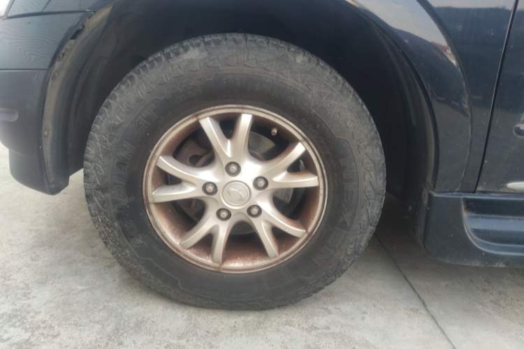 Used SsangYong Actyon 2011 2.0T Four-Wheel-Drive Luxury Diesel Edition Left Front Wheel Hub