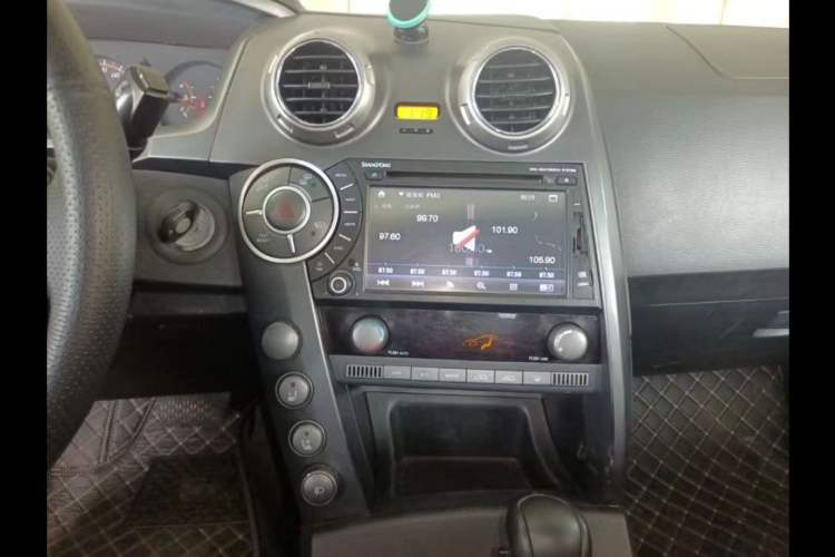 Used SsangYong Actyon 2011 2.0T Two-Wheel-Drive Luxury Diesel Edition Audio And AC Panel