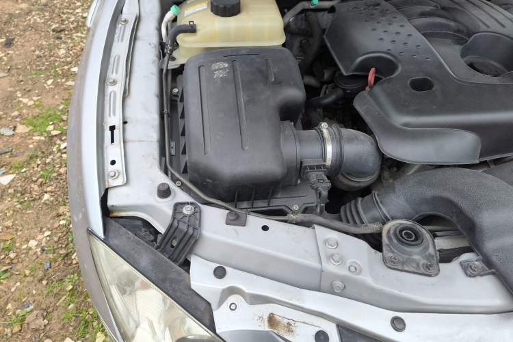 Used SsangYong Actyon 2011 2.0T Two-Wheel-Drive Luxury Diesel Edition Engine Bay Right